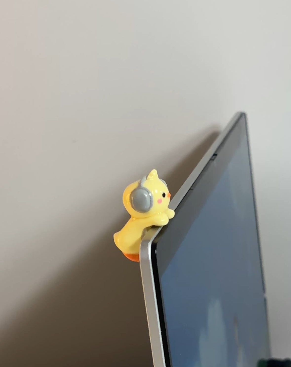 Chill Chick – Phone Hipper